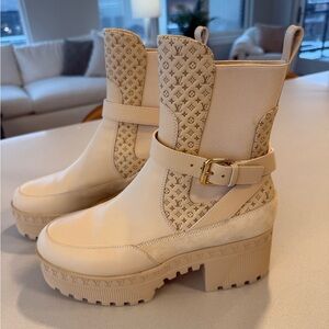 Louis Vuitton Suede LV and Logo Embossed Laureate Platform Desert Boot 38